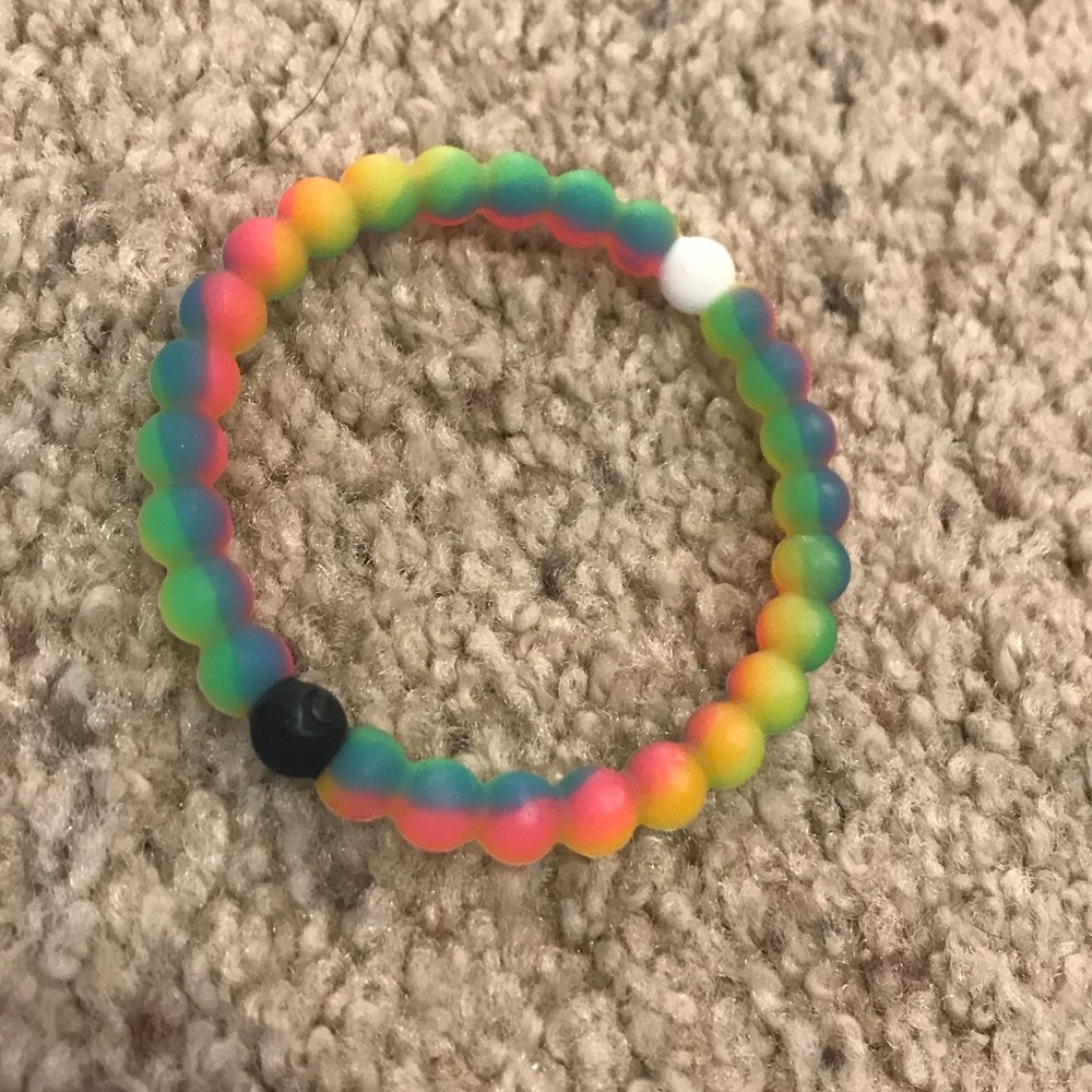 MOVING SALE 🎉 Authentic Lokai bracelet